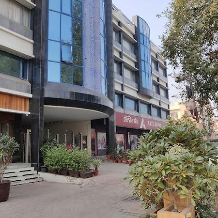 Hotel Crystal Palace Мірут Екстер'єр фото