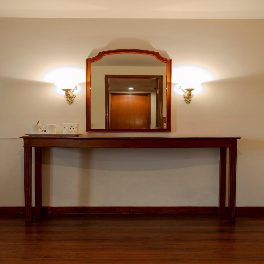 Hotel Crystal Palace Мірут Екстер'єр фото