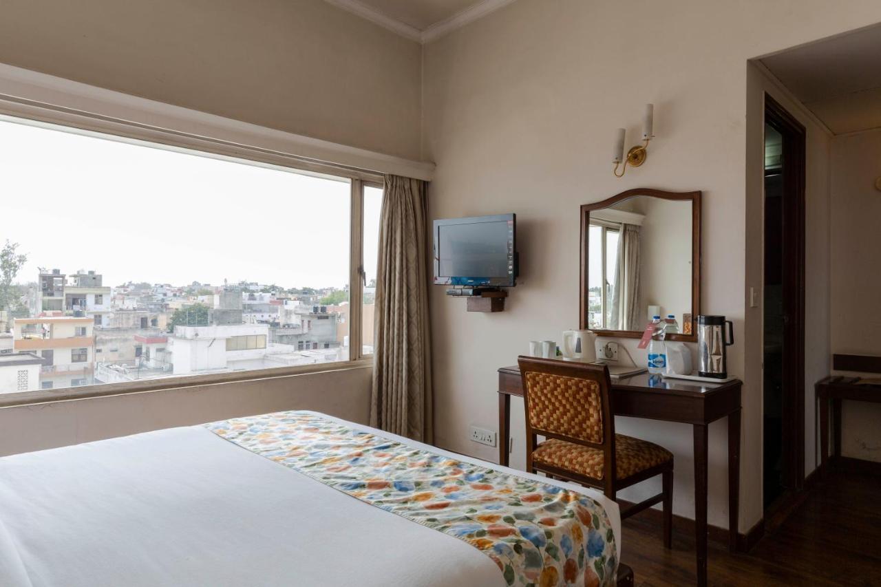 Hotel Crystal Palace Мірут Екстер'єр фото