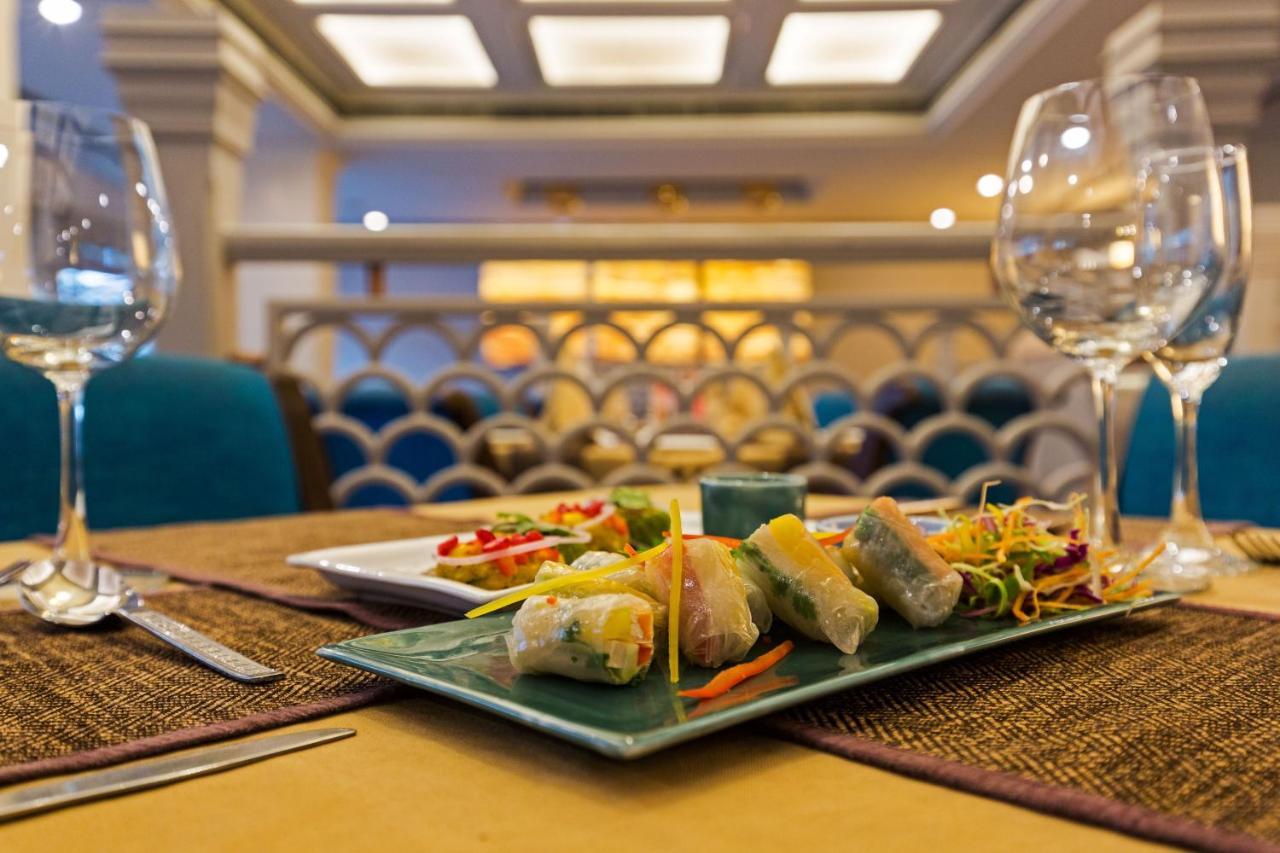 Hotel Crystal Palace Мірут Екстер'єр фото