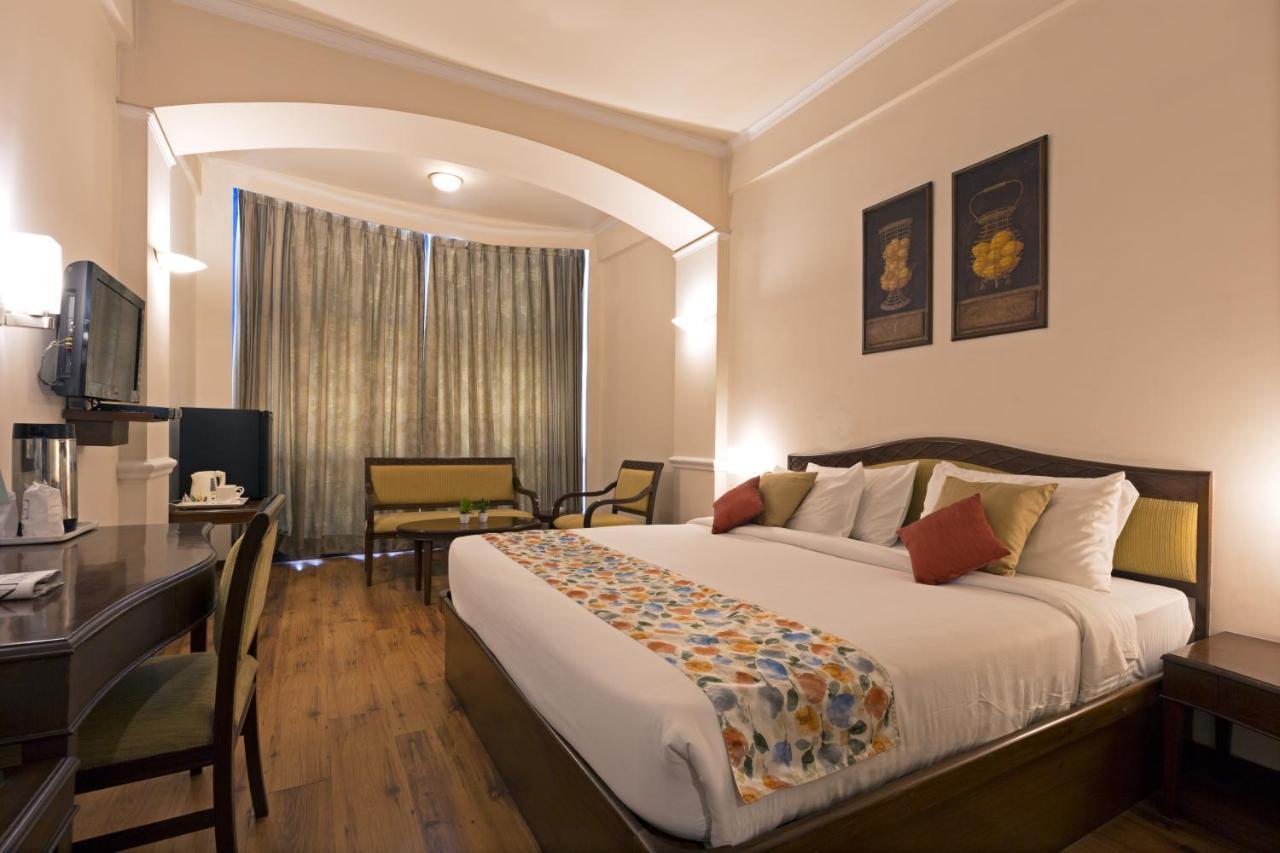 Hotel Crystal Palace Мірут Екстер'єр фото