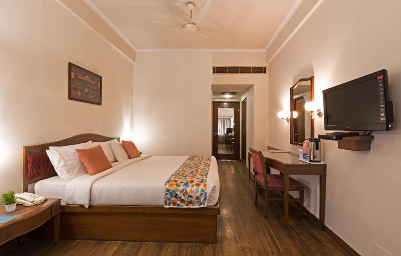 Hotel Crystal Palace Мірут Екстер'єр фото