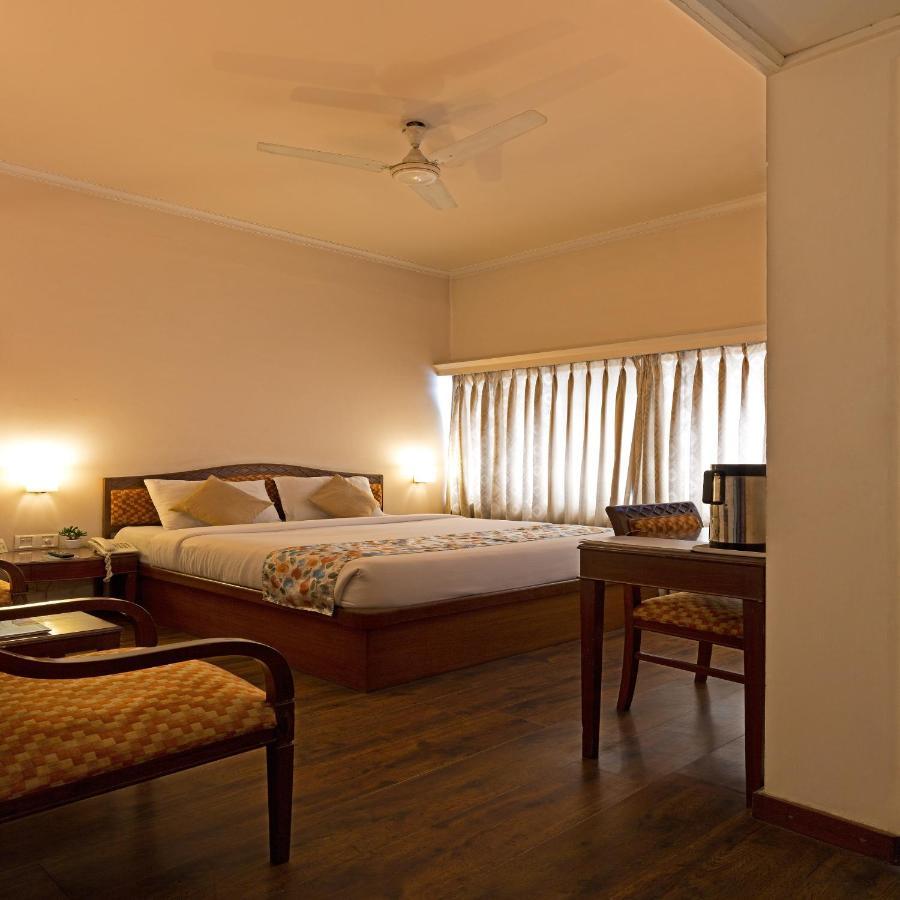 Hotel Crystal Palace Мірут Екстер'єр фото