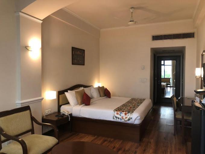 Hotel Crystal Palace Мірут Екстер'єр фото