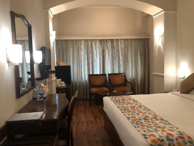 Hotel Crystal Palace Мірут Екстер'єр фото