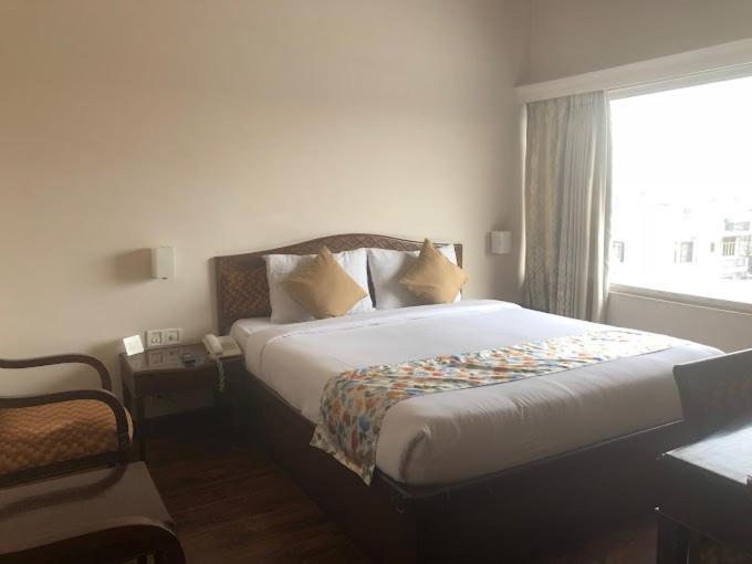 Hotel Crystal Palace Мірут Екстер'єр фото