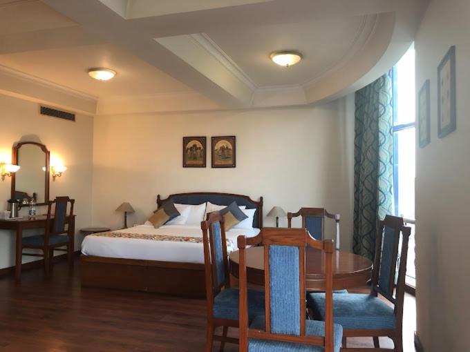 Hotel Crystal Palace Мірут Екстер'єр фото